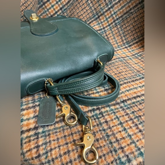 🦋 Coach Green Station Bag. - Picture 5 of 15